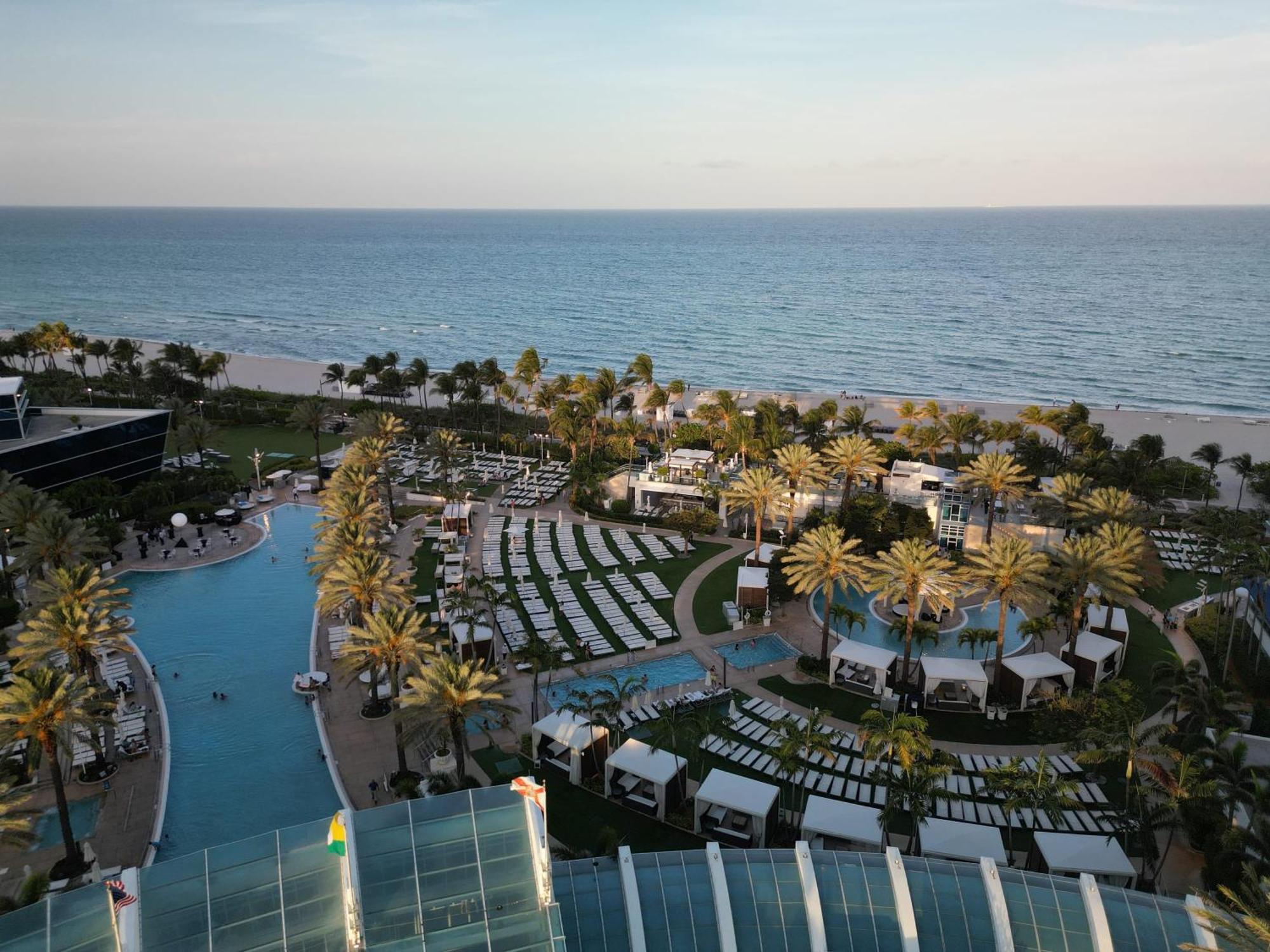 Fontainebleau Resort Balcony W Ocean + Bay View Miami Beach Exterior foto